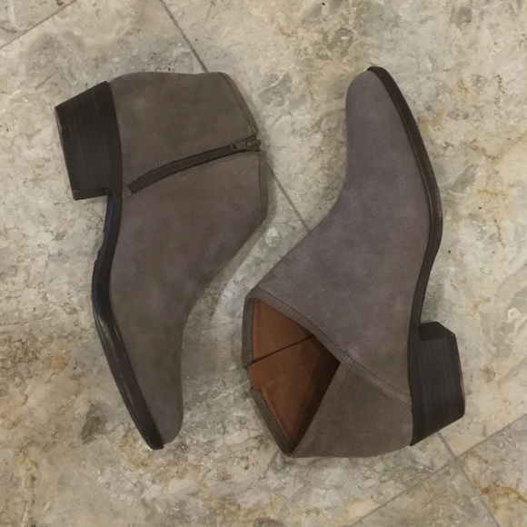 LUCKY BRAND Taupe Suede Ankle Boots Size 9W NWOT Cowboy Boots - Picture 2 of 7